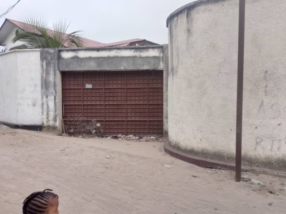 Terrain mis en vente à Binza Pigeon 12 terrain à vendre