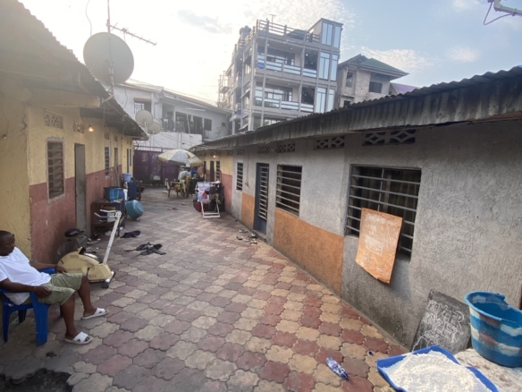 Parcelle à vendre à KINTAMBO sur MACADAM ÉQUATEUR RÉF: ÉGLISE KIMBANGISTE 4 parcelle à vendre