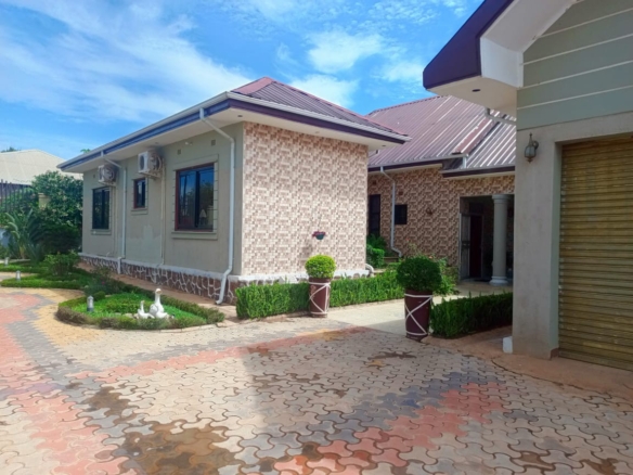 Villa Meublée à vendre à Lubumbashi au quartier golf plateau 21 Meublée à vendre