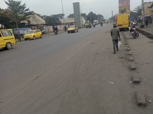 VENTE D'UNE PARCELLE A NDJILI Q3 TRÈS BON ENDROIT NON LOIN DE MACADAM 12 parcelle à vendre
