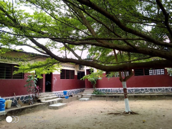 Vente d'une Ecole à Ngaliema Binza Pompage 12 parcelle à vendre