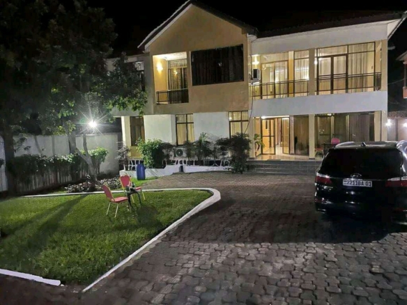 VENTE D’UNE TRÈS BELLE PARCELLE PARADISIAQUE DE R+1 À L’UPN 18 PARCELLE