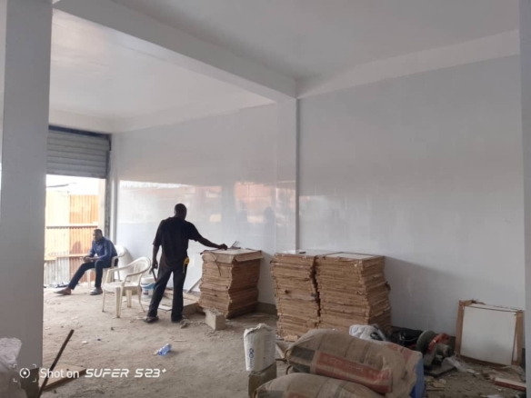 UNE TRÈS GRANDE MAISON COMMERCIAL MISE EN LOCATION A LIMETÉ FUNA SUR MACADAM ROUTE PRINCIPALE 4 MAISON COMMERCIAL