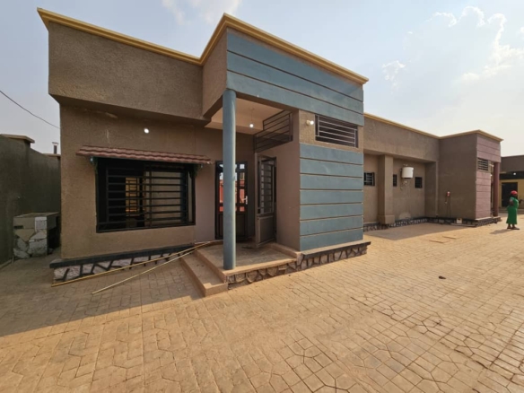 MAISON À LOUÉ À LUBUMBASHI AU GOLF PLATEAU 1 20 scaled 1000388673