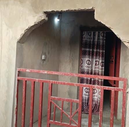 Vente parcelle clôturé avec une maison à Mont Ngafula 8 parcelle à vendre