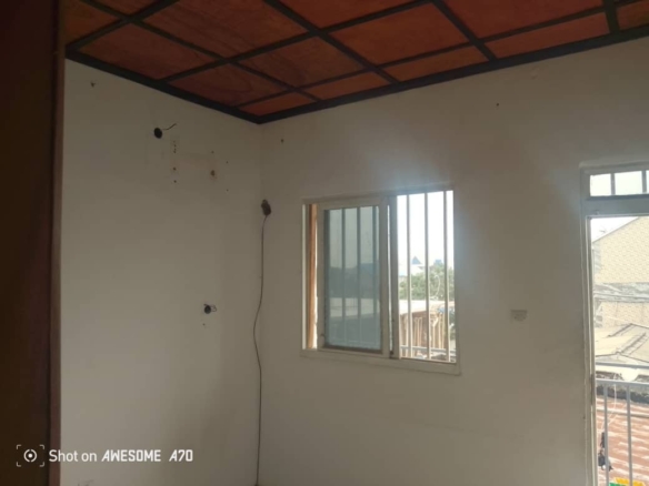 APPARTEMENT VIDE MISE EN LOCATION À LIMETE 7 ÈME RUÉ INDUSTRIELLE NON LOIN DE MACADAM 10 appartement à louer