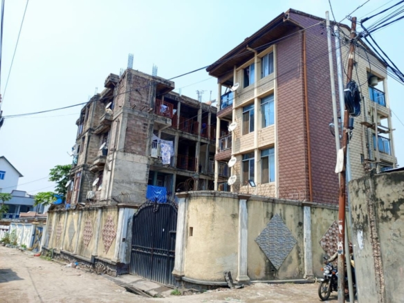 DEUX IMMEUBLES JUMELLES À VENDRE DANS LA COMMUNE DE GOMBE 42 immeuble à vendre
