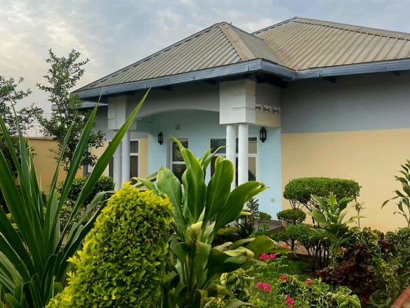 DEUX APPARTEMENTS IDENTIQUE À LOUER DANS LA VILLE DE LUBUMBASHI 6 APPARTEMENTS