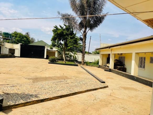 Mise en location d'une maison à Lubumbashi au Golf battant 48 location d'une maison