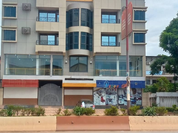 IMMEUBLE À VENDRE À LUBUMBASHI SUR BOULEVARD M'SIRI 38 immeuble à vendre