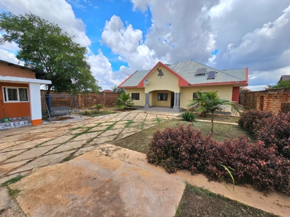 DEUX APPARTEMENTS MISE EN VENTE À LUBUMBASHI AU GOLF PLATEAU1 10 APPARTEMENTS