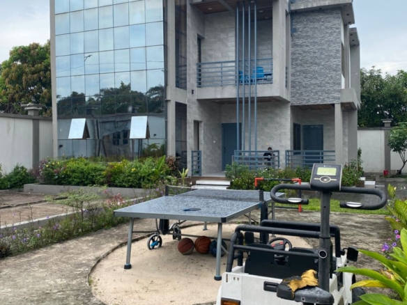 Villa meublée avec Piscine à vendre Kinkole 3 villa à vendre