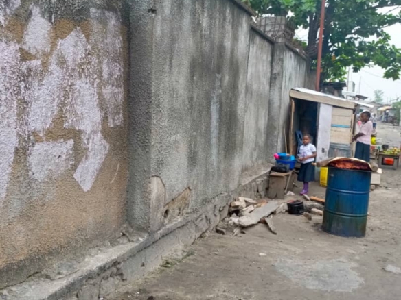 PARCELLE À VENDRE DANS LA COMMUNE DE LIMETE 1 ÈRE RUE FUNA 12 PARCELLE