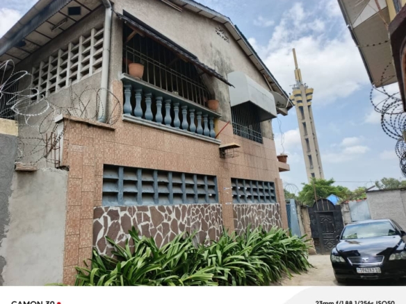 PARCELLE À VENDRE A LEMBA CAMP RICHE AVEC DEUX APPARTEMENTS 10 PARCELLE À VENDRE