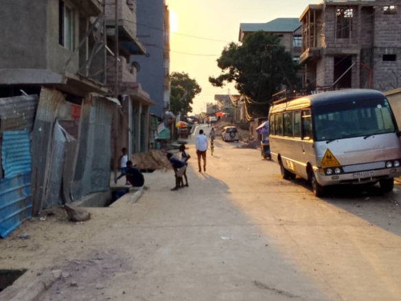 VENTE PARCELLE AVEC UNE FONDATION DE QUATRE NIVEAUX À KITAMBO 8 PARCELLE