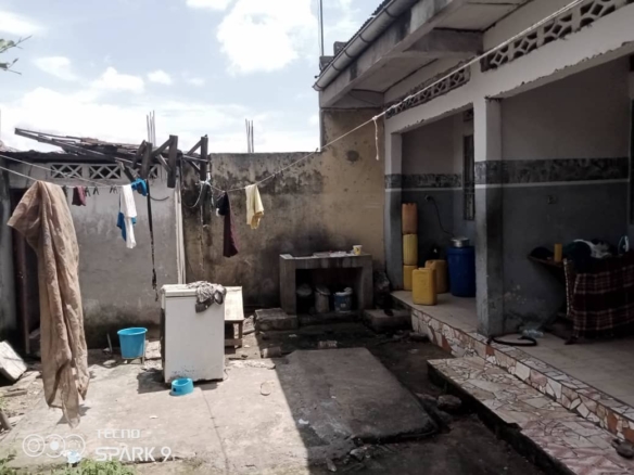 Parcelle à vendre avec une maison basse à NGALIEMA GRAMALIC 26 Parcelle à vendre