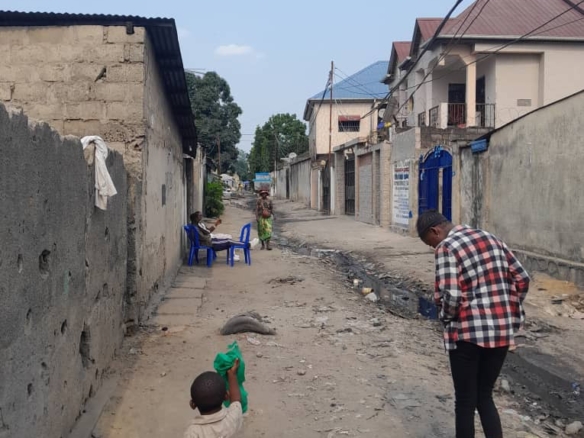 Vente parcelle avec des maisons type locataires à Ngaliema Binza ozone 32 parcelle