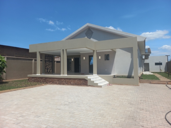MAISON À VENDRE AU GOLF MÉTÉO FAUSTIN 24 MAISON À VENDRE