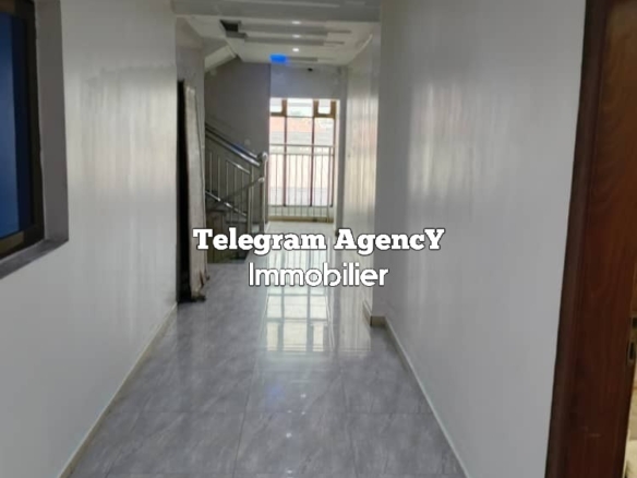 Appartement à louer à Kasa Vubu 40 scaled 3 IMG 20241220 WA0053 watermark ven. 20122024 154227