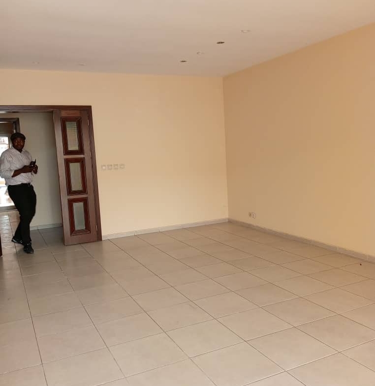 Bel Appartement mis en location à GOMBE