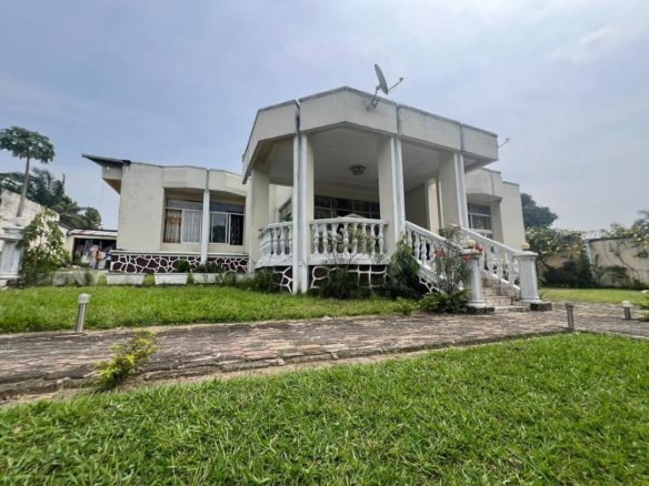 Villa à Mont Ngafula Arrêt Bel Air 7 scaled 1001457045