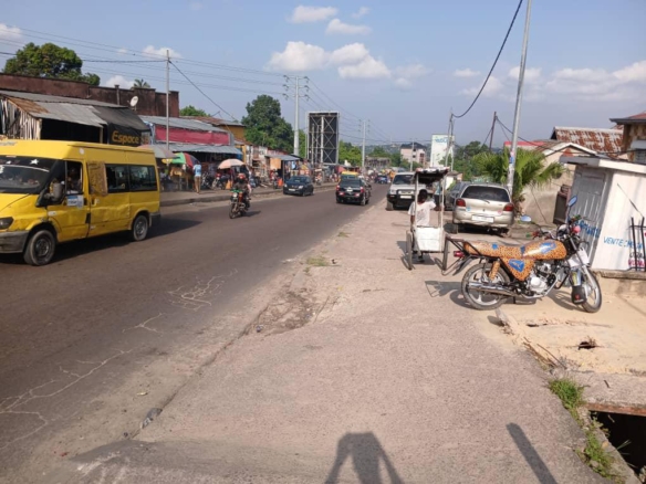 Vente des terrains vide sur macadam dans la commune de Selembao 16 Vente des terrains
