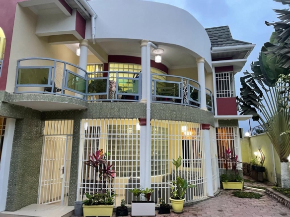 Magnifique parcelle avec une maison d'un étage soit R+1 à vendre situé à kinsuka pêcheur C/Ngaliema 18 scaled 1002577806