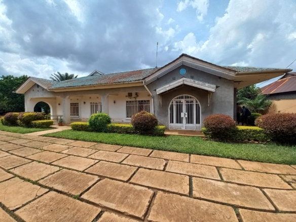 MAISON A VENDRE DANS LA VILLE DE LUBUMBASHI 8 MAISON A VENDRE
