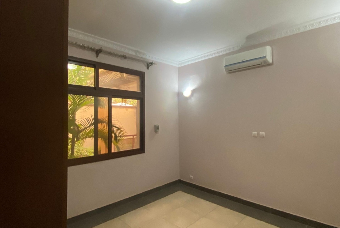 APPARTEMENT À LOUÉ