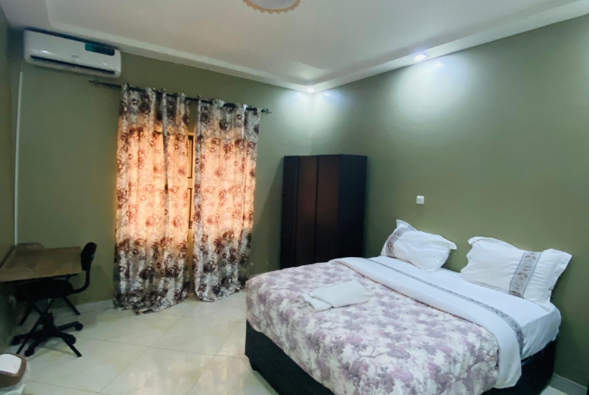 APPARTEMENT MEUBLÉ
