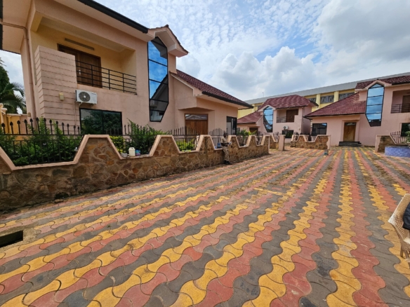 3 APPARTEMENT À VENDRE À LUBUMBASHI QUARTIER KALUBWE 36 APPARTEMENT À VENDRE