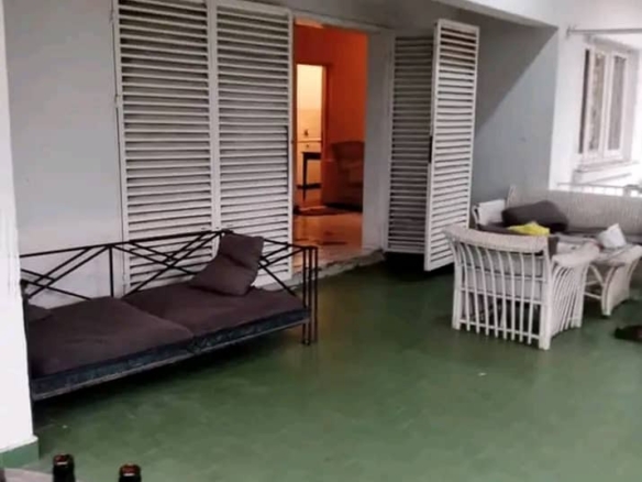 Vente d'une grande parcelle avec maison sur macadam dans la Commune de Ngaliema Binza UPN 4 parcelle