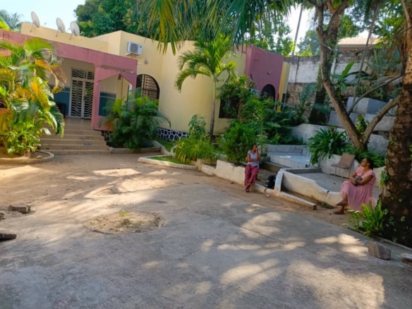 Une grande parcelle à vendre avec maison à Ngaliema/ Ma campagne 16 parcelle à vendre