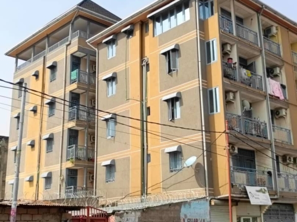 VENTE D'UN IMMEUBLE DANS LA COMMUNE DE LINGWALA 44 VENTE D'UN IMMEUBLE