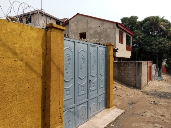 Parcelle en vente avec maison prêt habite à binza ma campagne commune de ngaliema