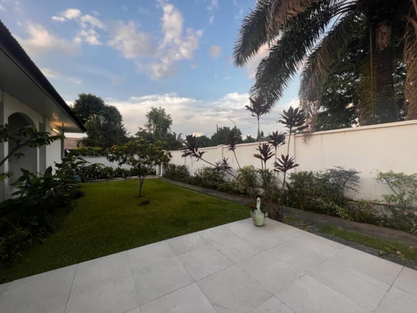 VILLA À LOUER DANS LA COMMUNE DE NGALIEMA MACAPMGNE Réf. NGUMA 8 VILLA À LOUER