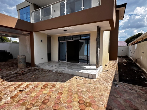MAISON À VENDRE DANS LA VILLE DE LUBUMBASHI 50 MAISON À VENDRE