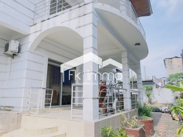 Villa dotée d'une maison de 6 chambres en vente à GB 48 Villa