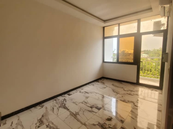 Appartement propre à louer au rond point Safricas 44 Appartement