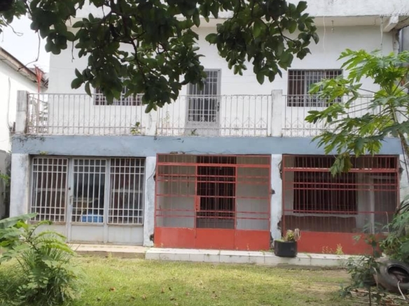 Toute la Parcelle mise en location à Ngaliema 34 Parcelle