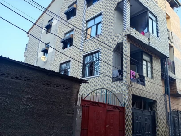 VENTE D'UN IMMEUBLE DANS LA COMMUNE DE BARUMBU / KABAMBARE 30 VENTE D'UN IMMEUBLE