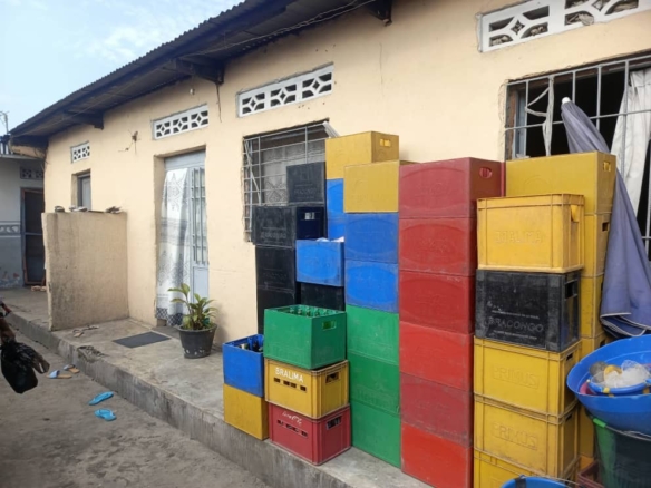 Parcelle à vendre au Q8 Commune de N'djili avec 5 maisons de locataires 50 Parcelle à vendre