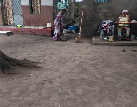 Parcelle à vendre situé au Quartier 13 dans la Commune de N'djili cinquième parcelle du macadam 48 scaled 1003730095