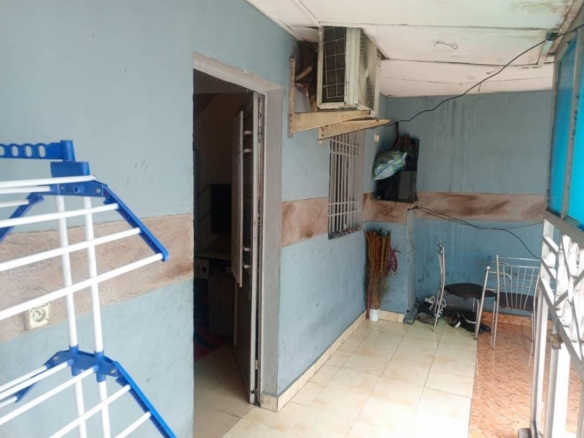 Parcelle à vendre avec une grande maison prêt habite à MATETE/Bateke 1 très bon emplacement 32 Parcelle à vendre