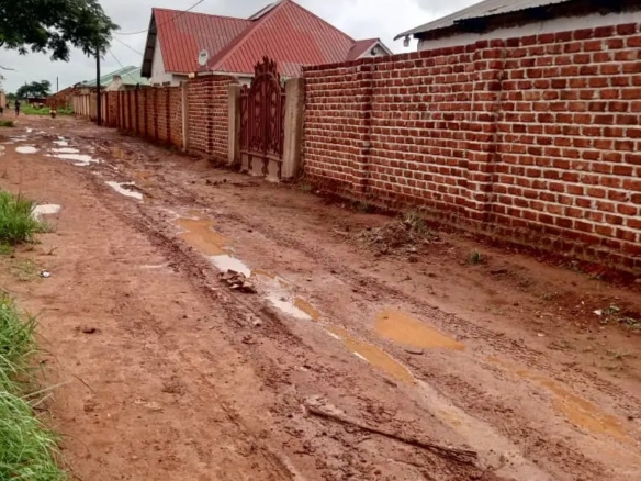 MAISON A VENDRE VILLE DE LUBUMBASHI QUARTIER KINSEVERE 6 MAISON A VENDRE