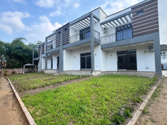 4 maisons en duplex nouvellement construit mise en location à Macampagne 32 scaled 1000793056
