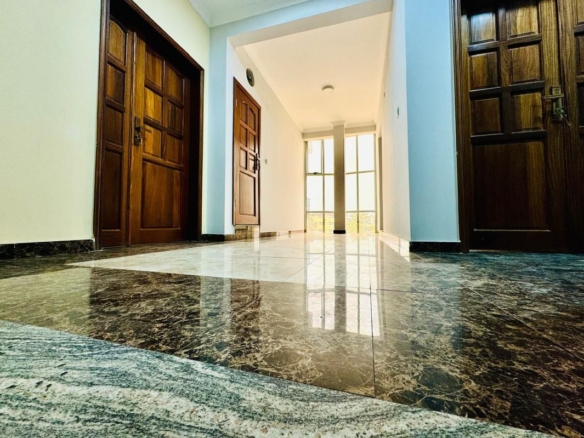 Appartement nouvellement construit mise en location a Lingwala sur 24 12 Appartement