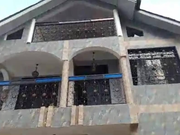 Villa à vendre à Mont Ngafula, arrêt Dépôt 11 Villa à vendre