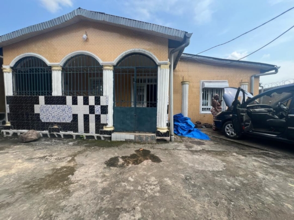 Parcelle à vendre à Mont Ngafula sur l'arrêt Dépôt 9 Parcelle à vendre