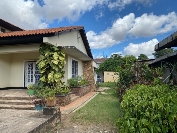 PARCELLE À VENDRE AU CENTRE VILLE DE LUBUMBASHI QUARTIER MAKOMENO 22 PARCELLE À VENDRE